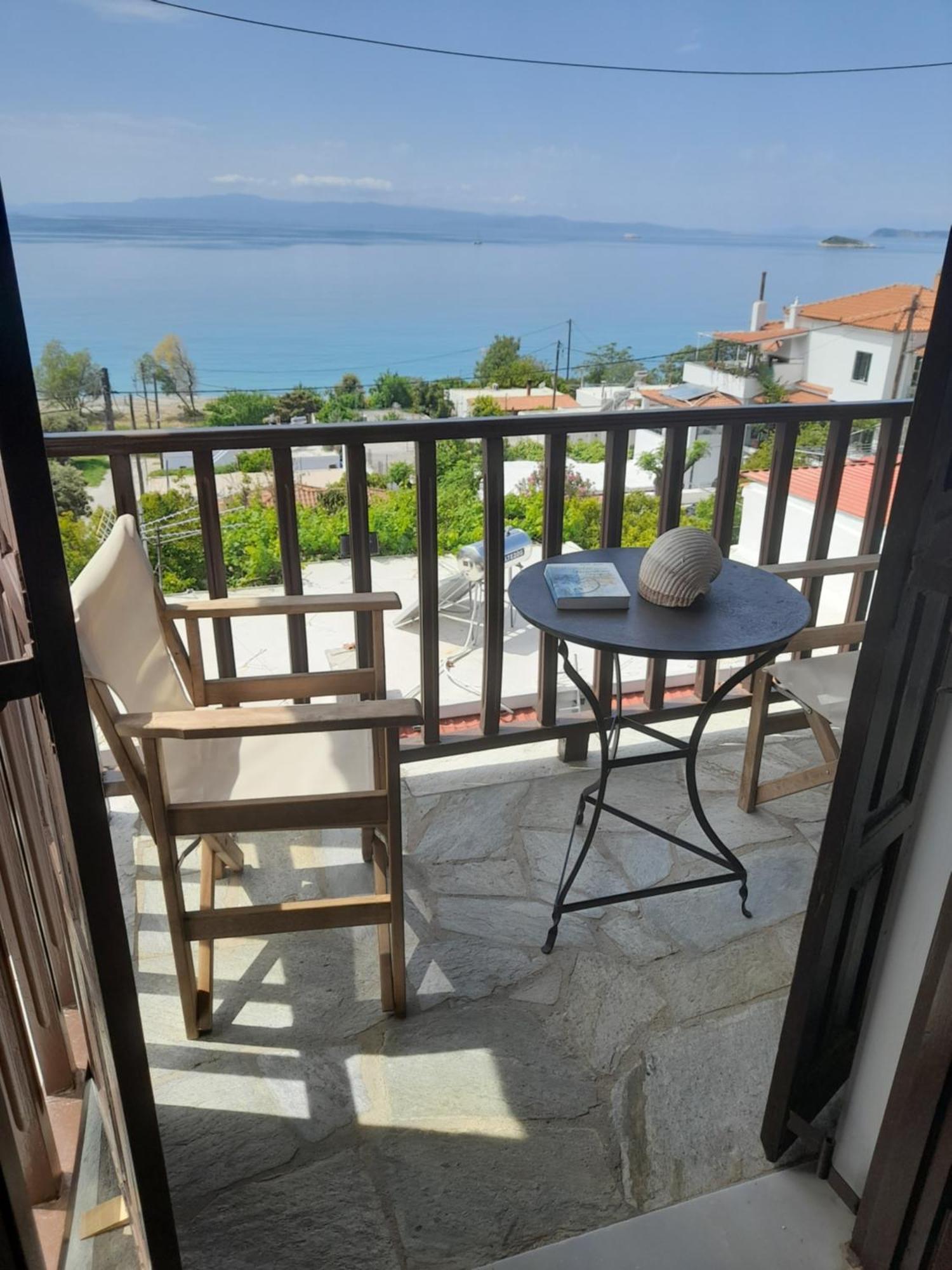 Lilian Beachfront Apartments Néo Klíma Kültér fotó