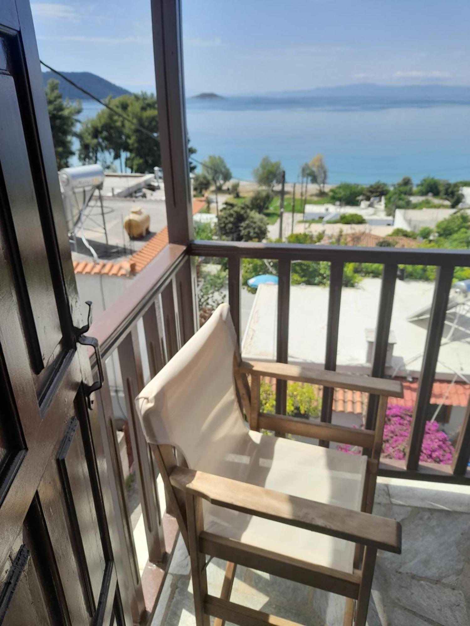 Lilian Beachfront Apartments Néo Klíma Kültér fotó