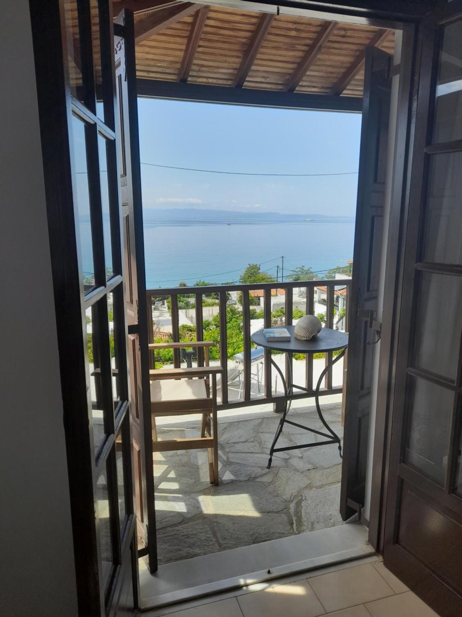 Lilian Beachfront Apartments Néo Klíma Kültér fotó