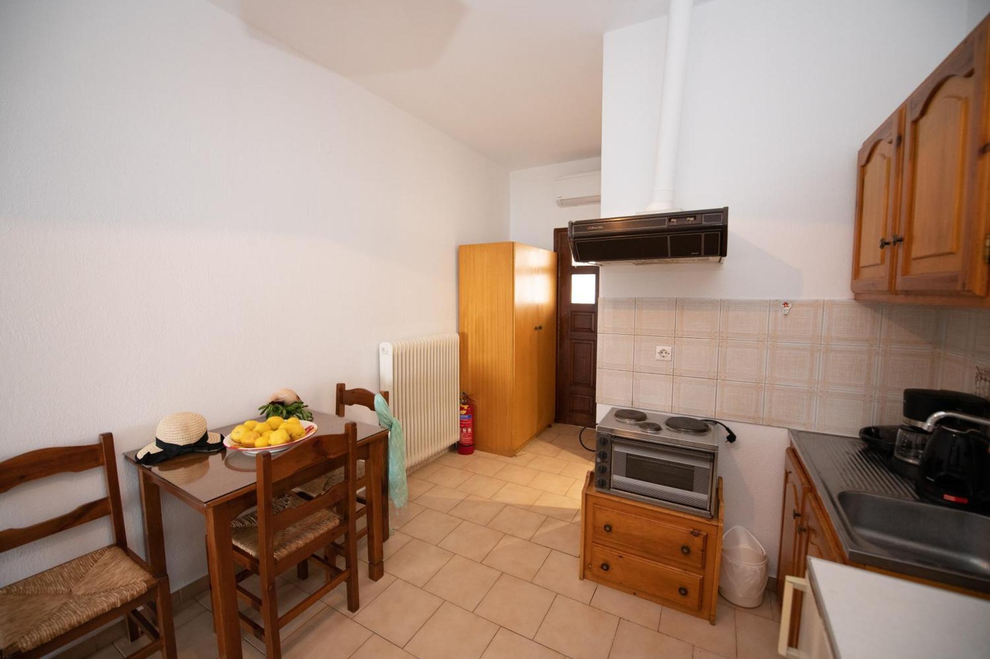 Lilian Beachfront Apartments Néo Klíma Kültér fotó