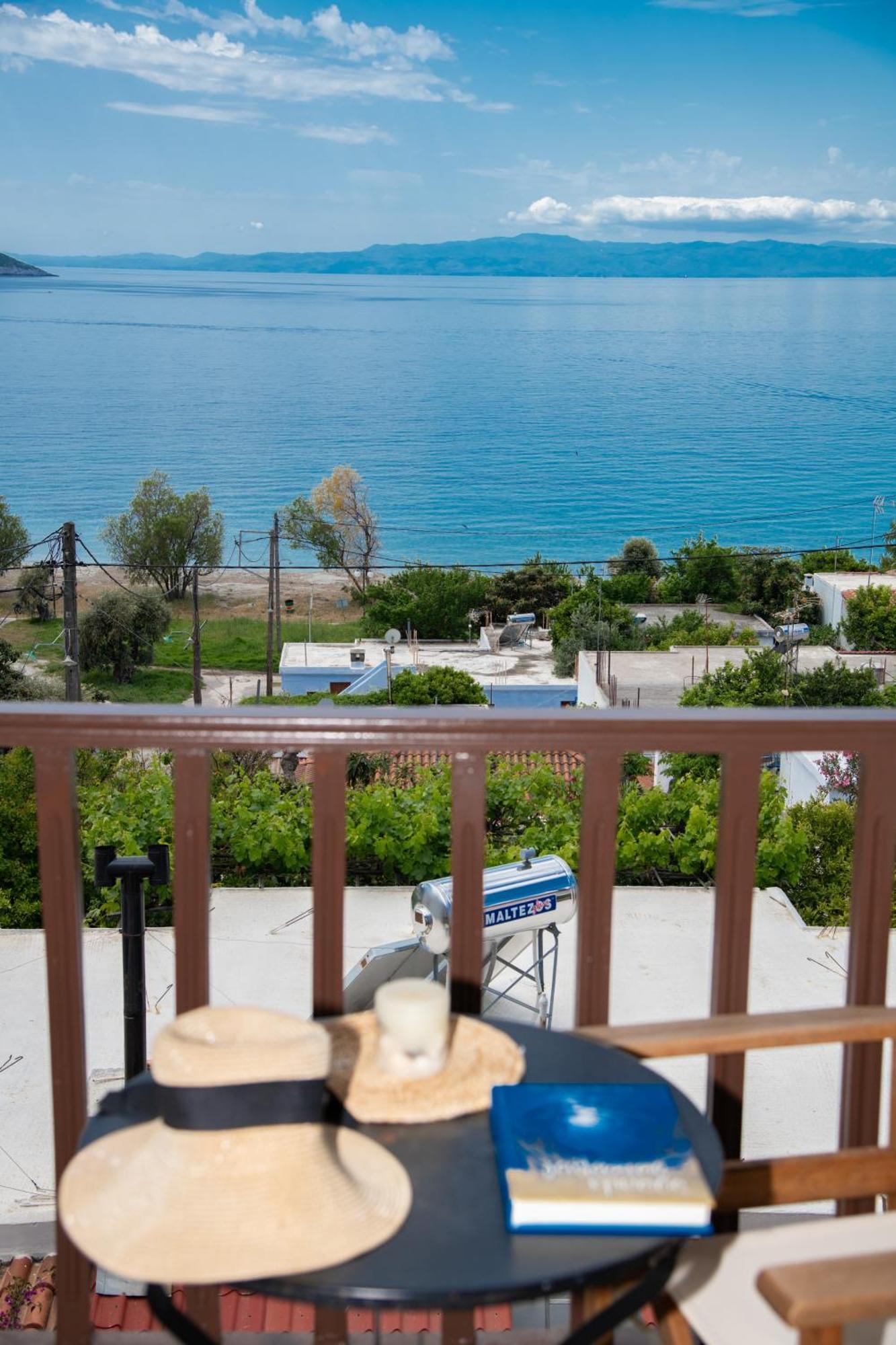 Lilian Beachfront Apartments Néo Klíma Kültér fotó