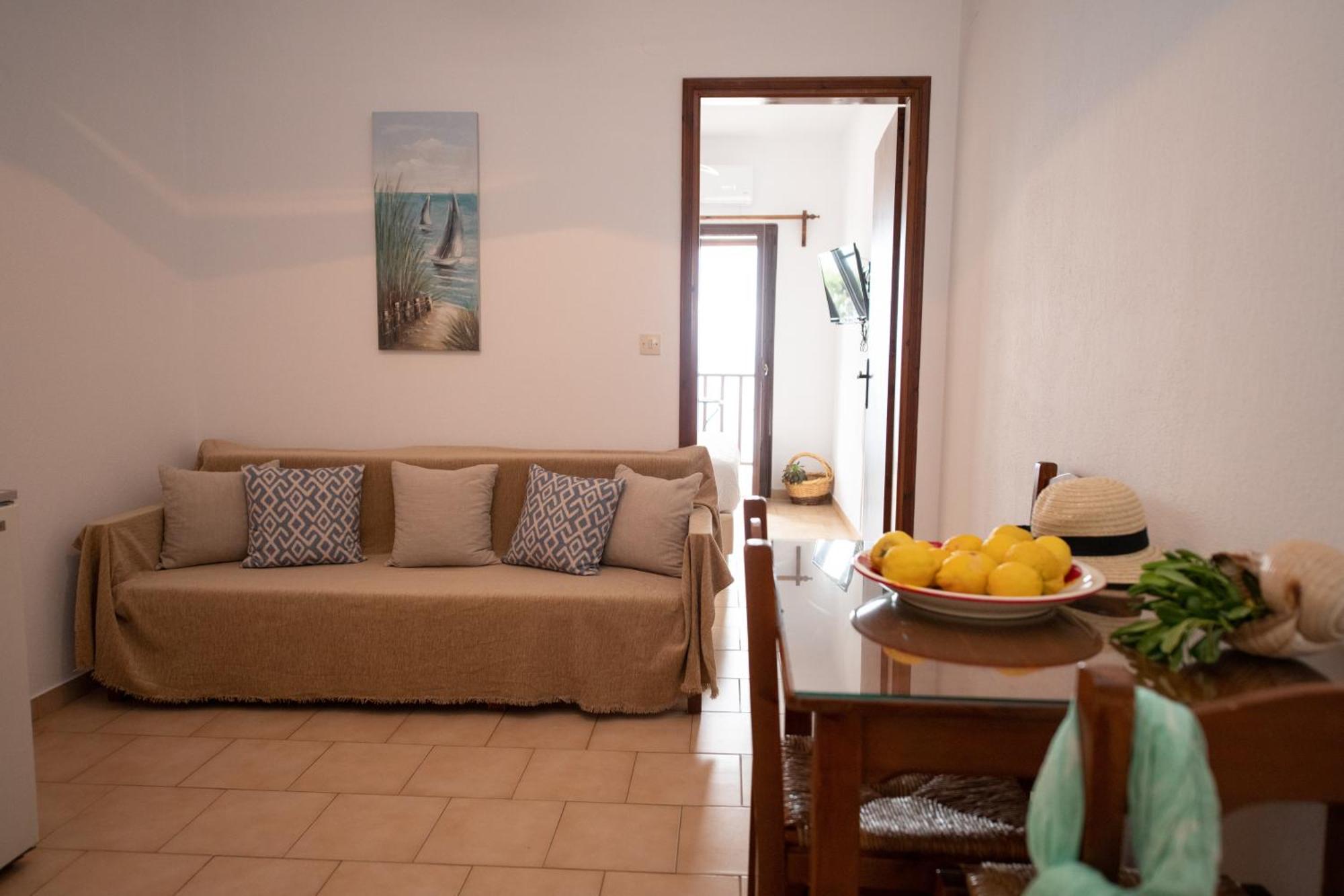 Lilian Beachfront Apartments Néo Klíma Kültér fotó
