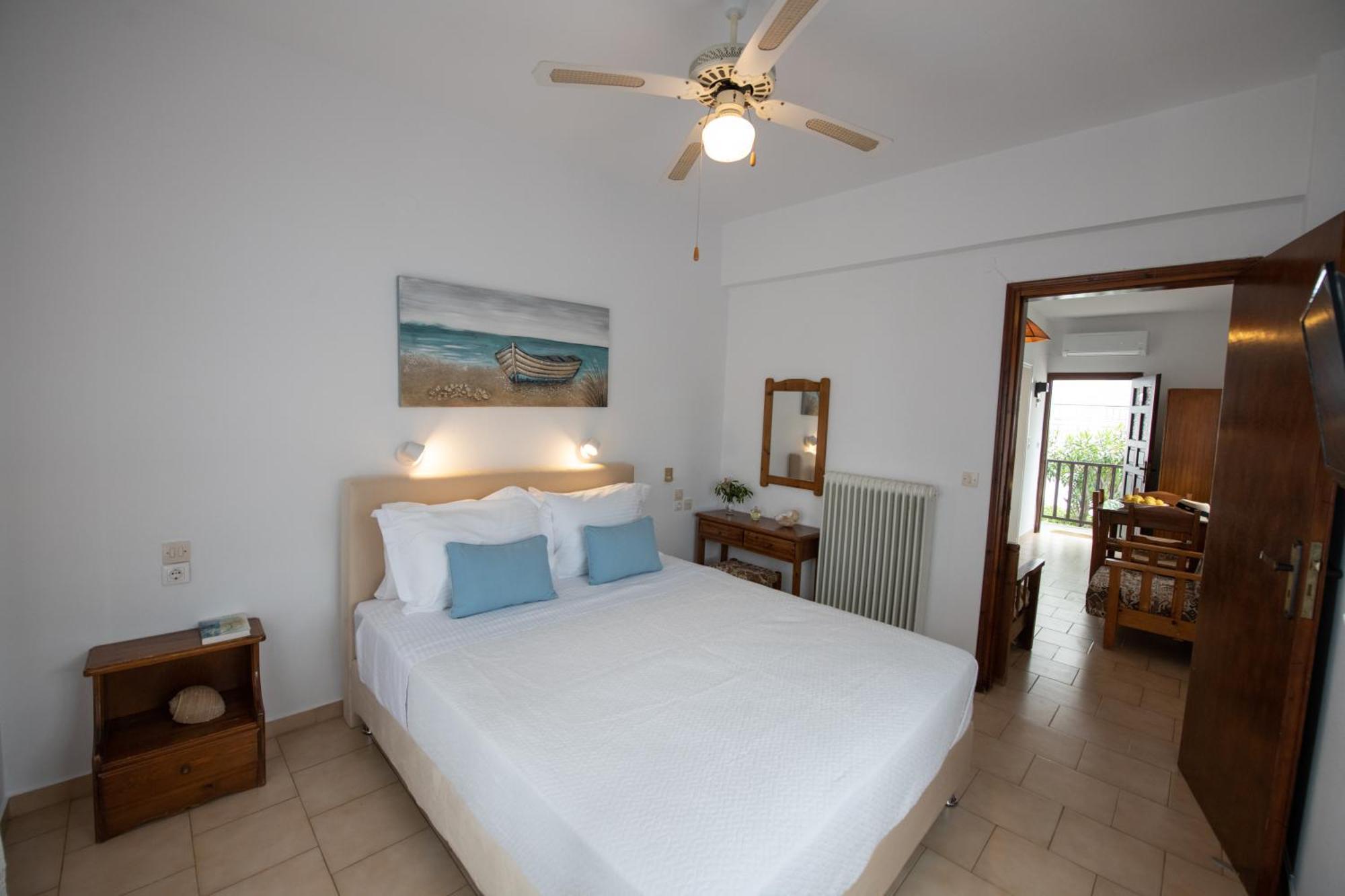 Lilian Beachfront Apartments Néo Klíma Kültér fotó