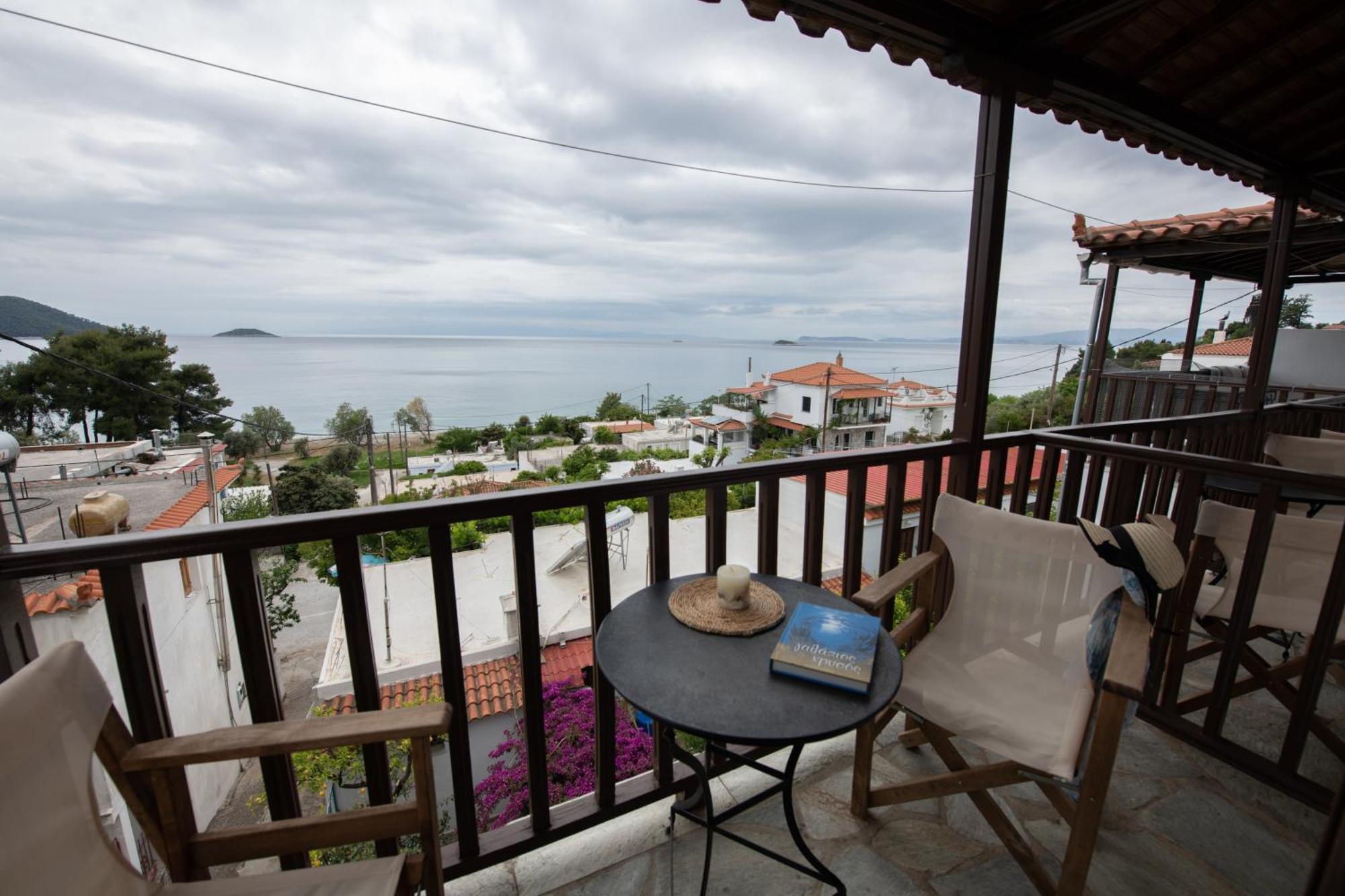 Lilian Beachfront Apartments Néo Klíma Kültér fotó