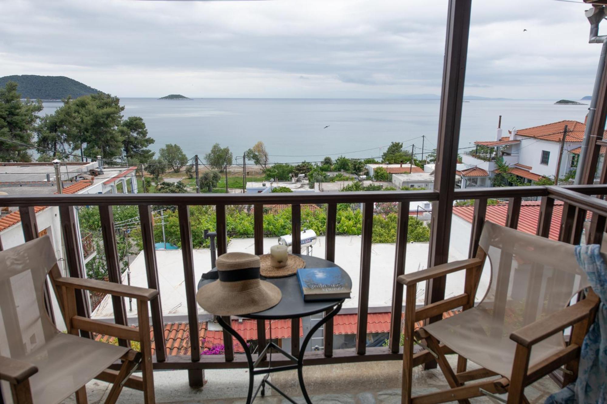 Lilian Beachfront Apartments Néo Klíma Kültér fotó