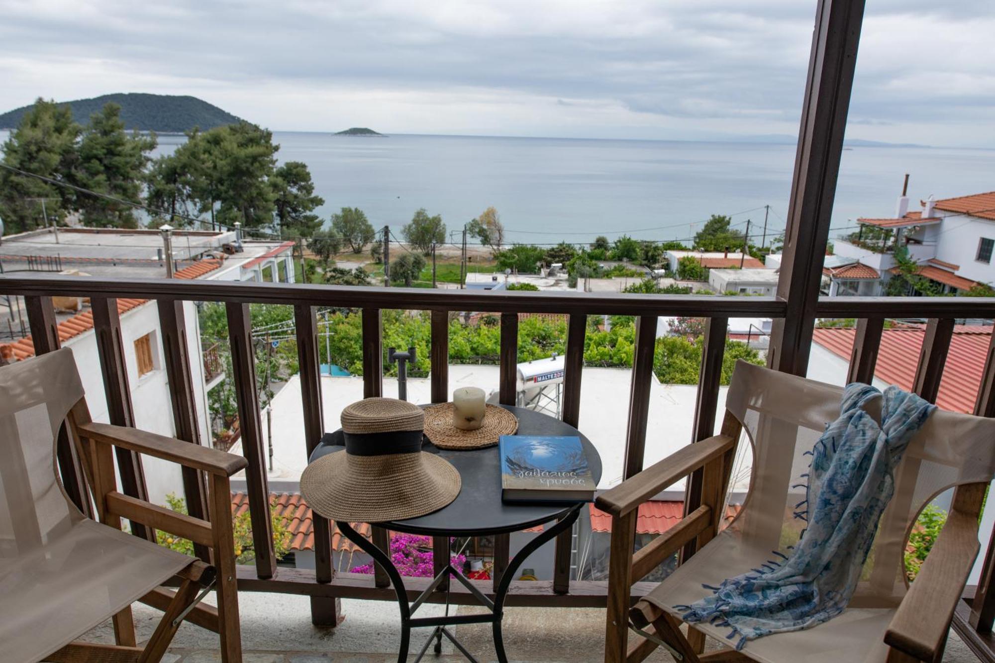 Lilian Beachfront Apartments Néo Klíma Kültér fotó